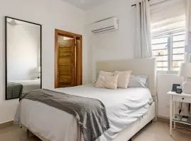 Modern 2BR Apartment Near Agora Mall