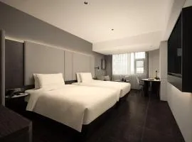 Wuhan Hubei Provincial Museum, Atour Hotel on Donghu Road