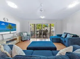 Beach Court - Airlie Beach