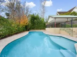 Stunning Federation Home Pool & Bushland Views