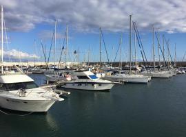 Puerto Calero Boat, hotell i Puerto Calero