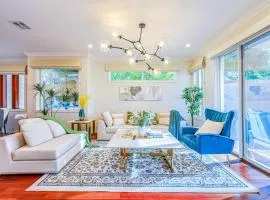 StayAU Pakenham Townhouse with Lakeview