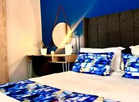 The Chameleon Stay @107