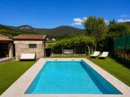 Holibai Casa Celso , Casa con piscina y jardín cerca de Playa América