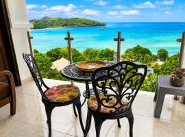 Sunset View Self Catering: Anse Boileau şehrinde bir otel