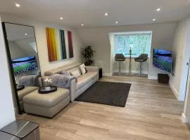 Luxury Wallingford Apartment, Parking, Workspace