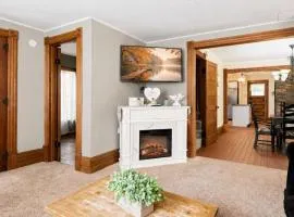 New Era Farmhouse - Hot Tub & Vineyard Views