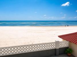 Beachfront Terrace, Steps Onto the Sand, hotelli kohteessa Uroa