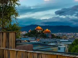 Summerless Villa · A Designer Stay Without Summer (Shangri-La Dukezong Ancient Town Branch)