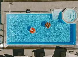 Upside Down Town Hotel Neue Post
