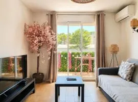 Appartement une chambre rénové avec balcon et parking
