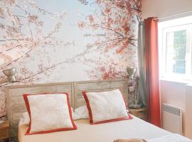 Logis Hôtel Restaurant Le Domaine de l'Eau Vive, ξενοδοχείο σε Largentiere