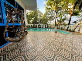 Greek Theme Room with Common Pool, Hotel in Varsoli