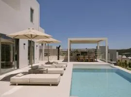 Celestial Villas, Heated Pools, Walk to Shops & Dining, by ThinkVilla