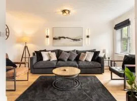 3-Bed House in Northwich, Parking Sleeps 6