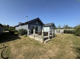 Blue Anchor Retreat, The Bay, two bedrooms with ensuites, parking for 2 cars, 2 dogs welcome