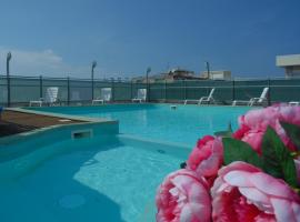Residence Hotel Club House – hotel przy plaży w mieście Cattolica