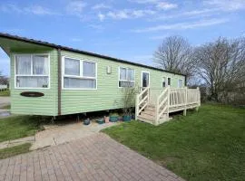 Lovely Caravan For Hire With Decking At Skipsea Sands In Yorkshire Ref 41015Wf