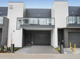 brand new entire house in Mernda