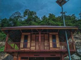 EXPRESS O 91702 Mandeh Homestay Syariah Near Bank Nagari PT Bank Pembangunan Daerah (BPD) Sumbar Cabang Painan, hotel di Painan
