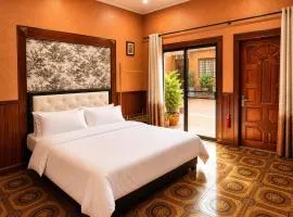 Golden Thai Courtyard