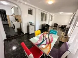 Spacious Apartment with Private Garden - Near Beach & Festivals