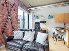 Vintage NY Style Loft AC Near Rogers LRT