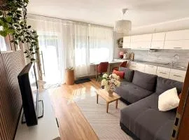 Stilvolles und modernes Souterrain-Apartment im Grünen