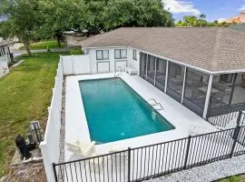 Intracoastal Waterfront Home Private Pool, Boat Dock, Screened Lanai, Sleeps 6