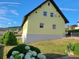 Schönes Ferienhaus mit großem Garten bei Stadlern