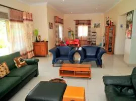 Amazing Victoria Lake View Residence & Safaris