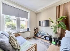 Chic Flat Hideaway with Private Courtyard - Pass the Keys