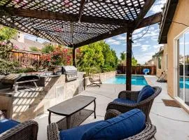 Monthly Stay Furnished room with swimming pool, Easy Parking in Peaceful Temecula Home