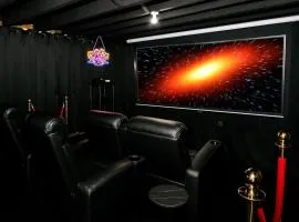 Sleeps 18 • 7BR • Gym • Game Room • Theater