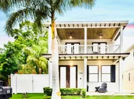 Beach Downtown-Family & Pet Friendly-Balcony & Garage-10 Acre Park with Pickleball, Tennis & Basketball-Lido Beach-Opera-Symphony-St Armands Circle