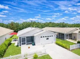 Cozy home, Right Next Door to Lake Sumter Square!