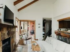 Prime Location | Luxurious condo | .4mi to Main St