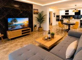 Del Mar Modern Spacious 3-Bedroom Apartment Near the Beach