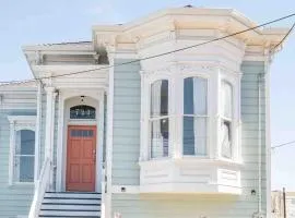 Renovated Historic House minutes from SF!