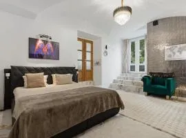 Luxury SPA Apartment Private Spa Tub & Sauna Old Town