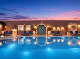 Golden Bay Apartments-Garden Haven