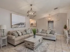 King Bed Suite, Fireside Hot Tub, Gameroom
