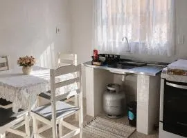 Casa Aconchego em excelente localização comercial.