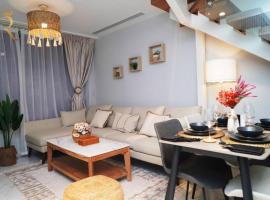 Elegant 2BR Jade Serenity - Chic Modern City Haven, hotel a Al Qurayyah