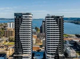 Lux Lakeside Stay