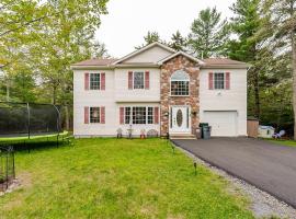 Golden Deer Lodge Hot Tub Sauna Sleeps 12, hotel din Tobyhanna