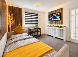 Modern Entire Apartment- Self CheckIn Free Parking