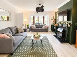 Ardee Retreat - Sleeps 6, Garden, Walk to Town
