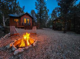 Live Simply Cabin, Walking distance to East Zion trails, hotel i Orderville