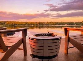 Lake Front Retreat Kayak Paddleboard Fishing